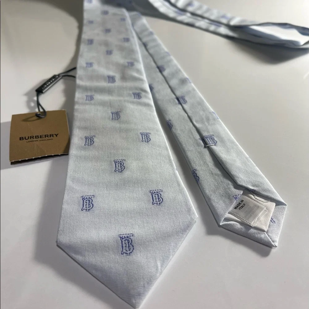 🔥🆕💯ICONIC SEERSUCKER BURBERRY MONOGRAM LIMITED PASTEL BLUE TB MOTIF TIE🔥 - Picture 12 of 12